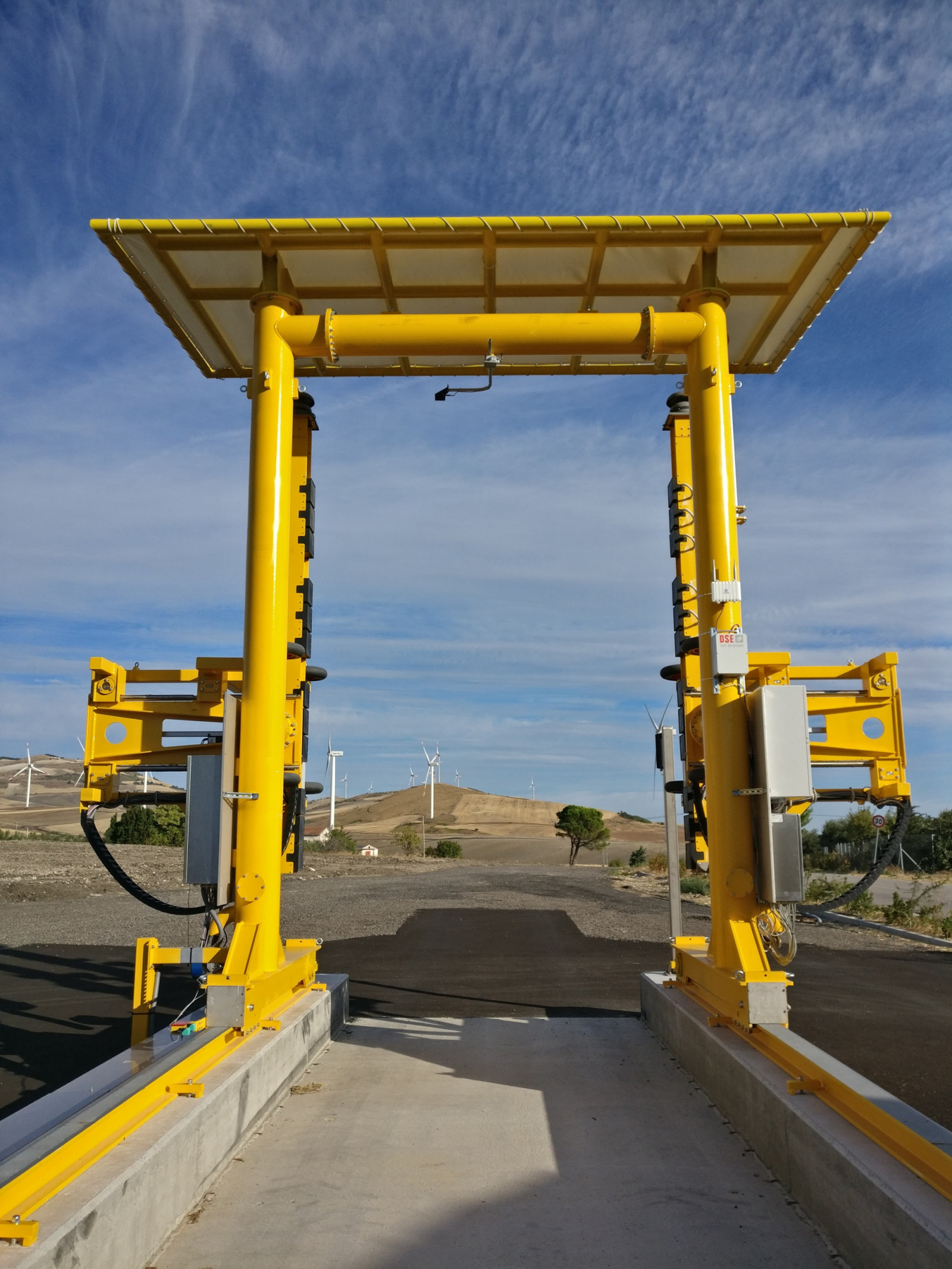 Moisture scanning system for trucks