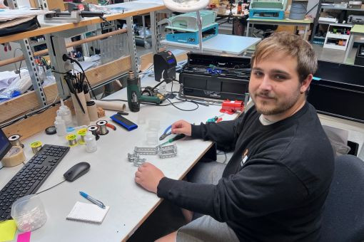 New electronics technician