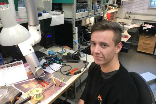An apprentice at DSE Test Solutions A/S
